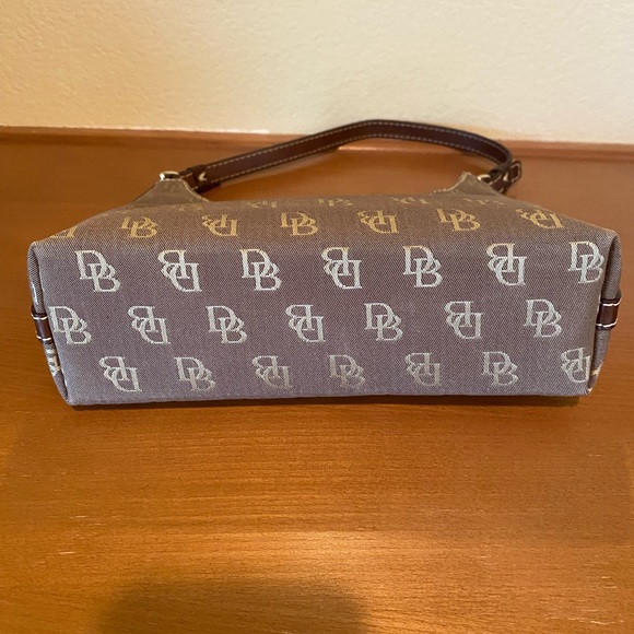 Dooney & Bourke shoulder bag - Picture 2 of 3